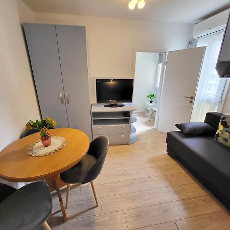 Mali Apartman U Centru Makarska Esterno foto