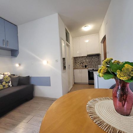 Mali Apartman U Centru Makarska Esterno foto