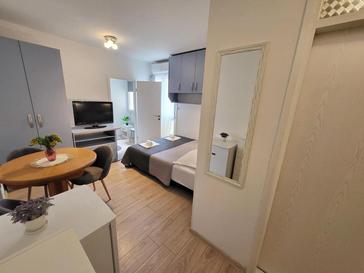 Mali Apartman U Centru Makarska Esterno foto