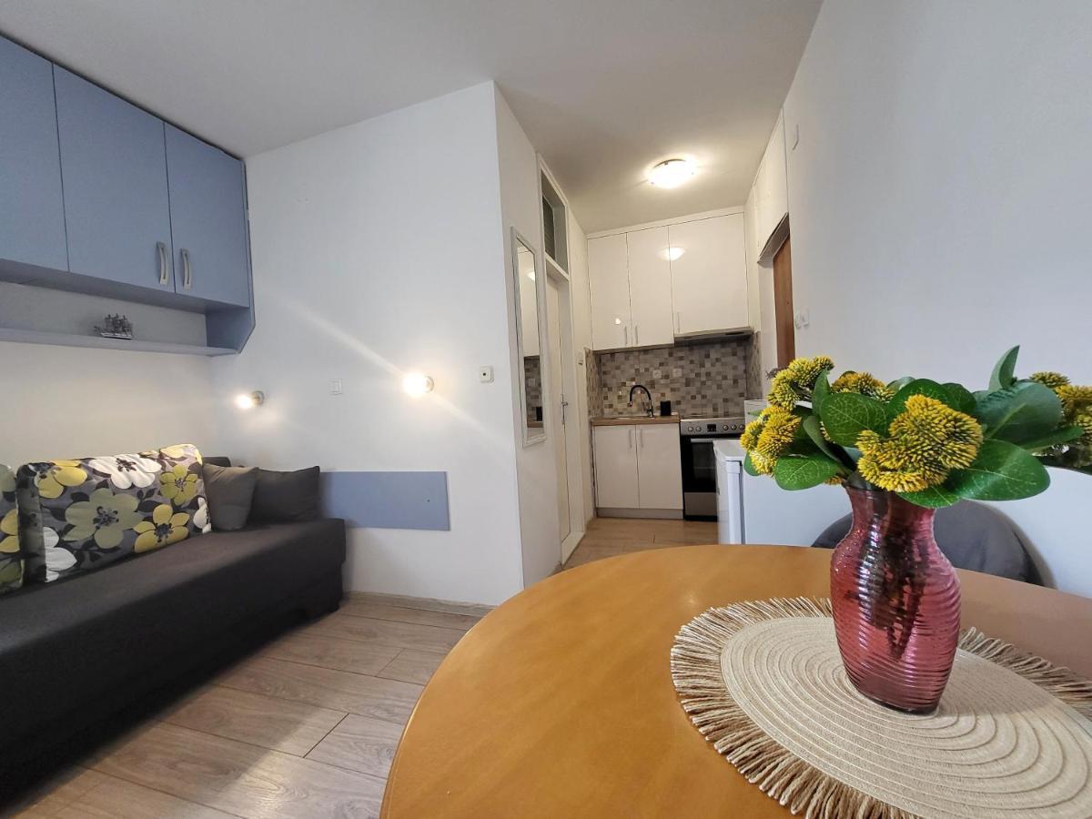 Mali Apartman U Centru Makarska Esterno foto