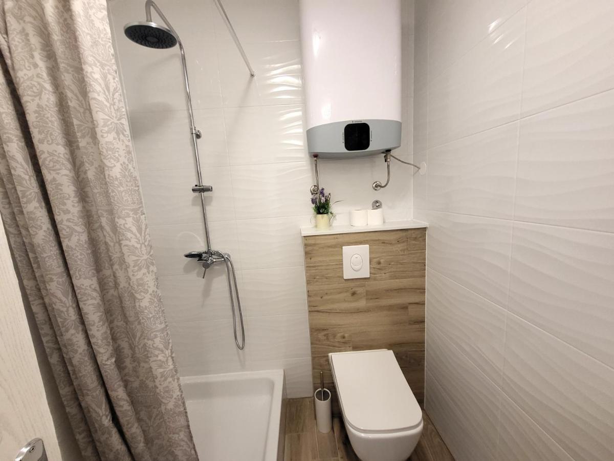 Mali Apartman U Centru Makarska Esterno foto