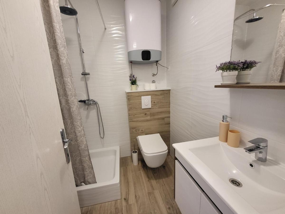 Mali Apartman U Centru Makarska Esterno foto