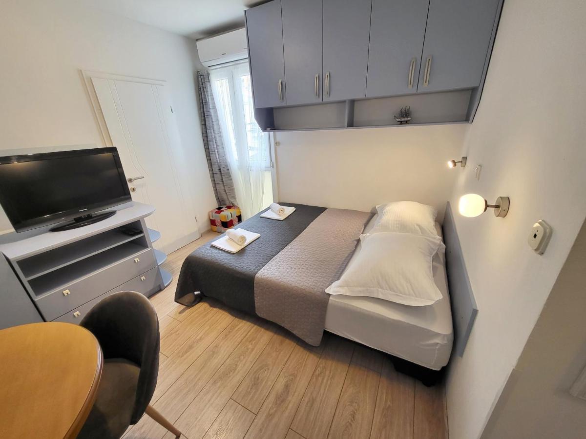 Mali Apartman U Centru Makarska Esterno foto