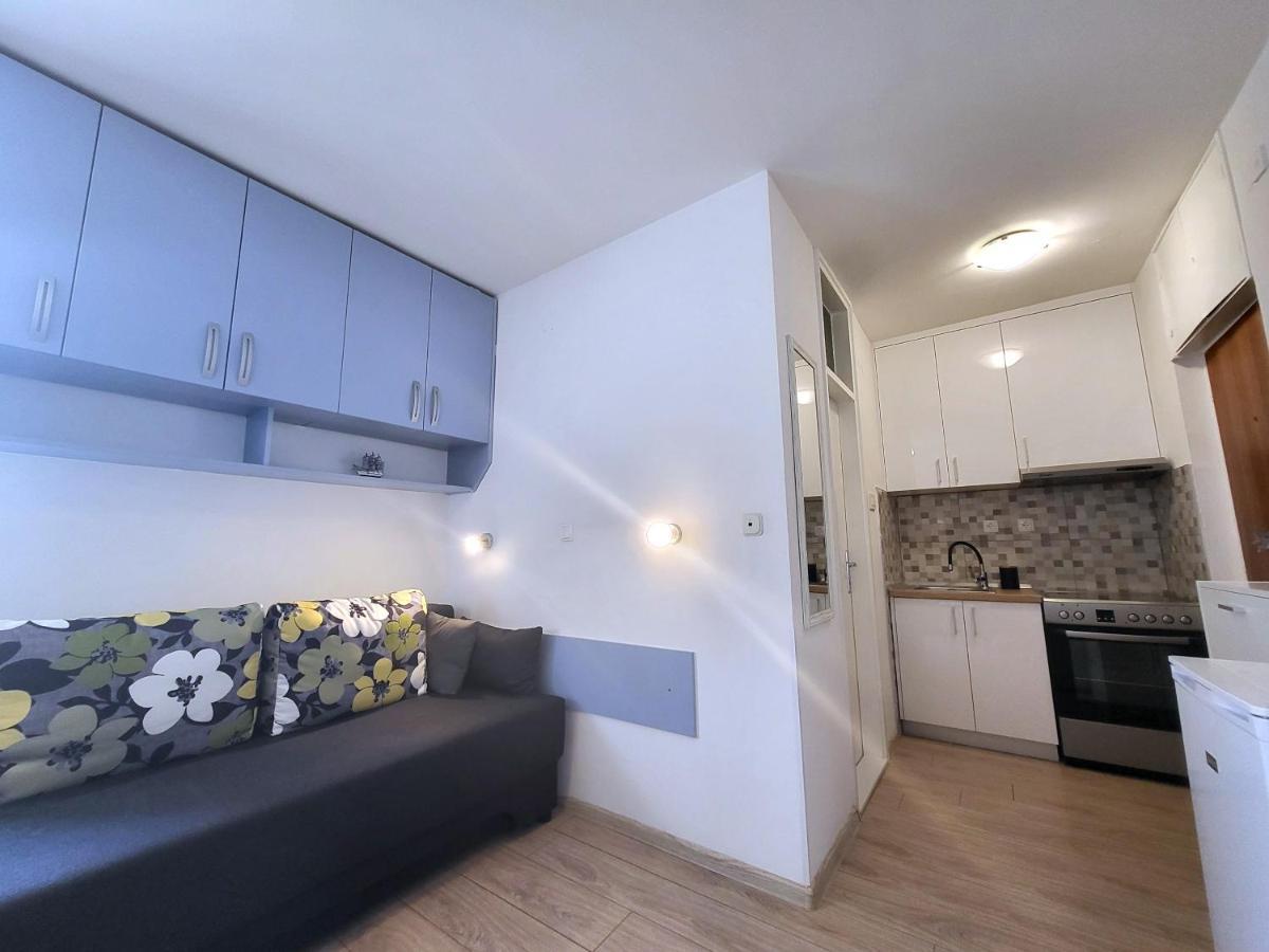 Mali Apartman U Centru Makarska Esterno foto