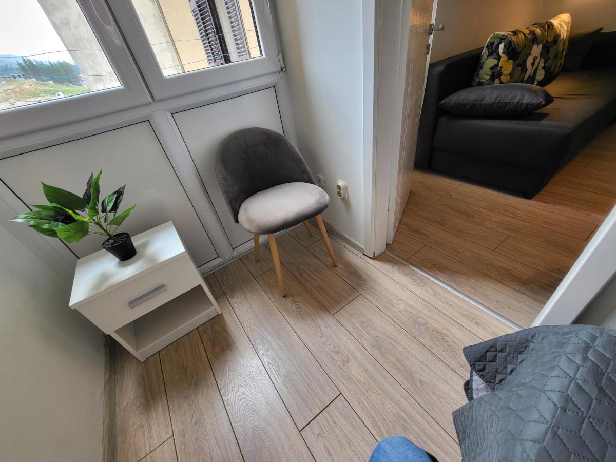 Mali Apartman U Centru Makarska Esterno foto