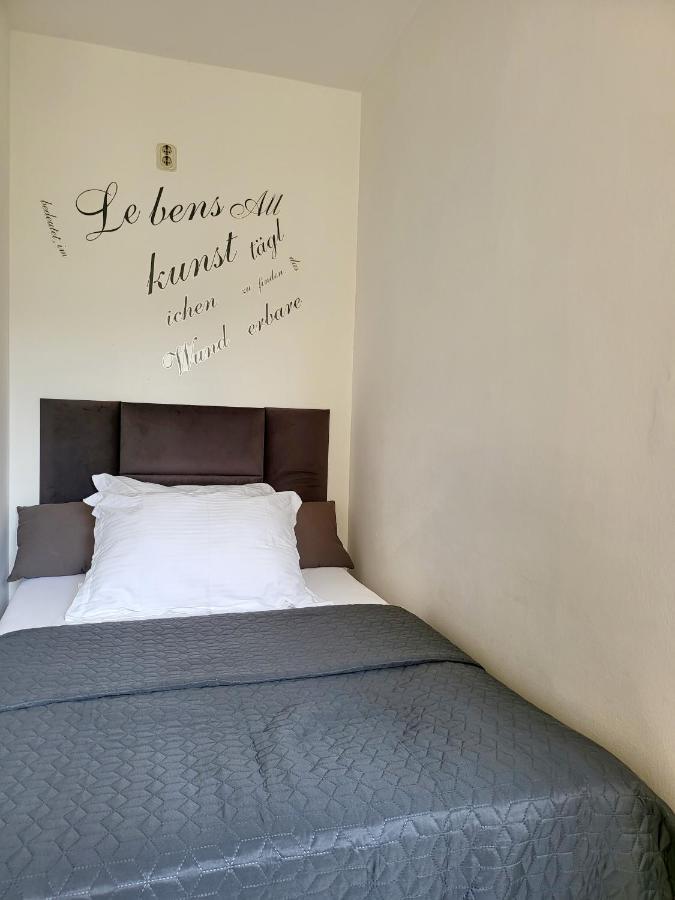 Mali Apartman U Centru Makarska Esterno foto