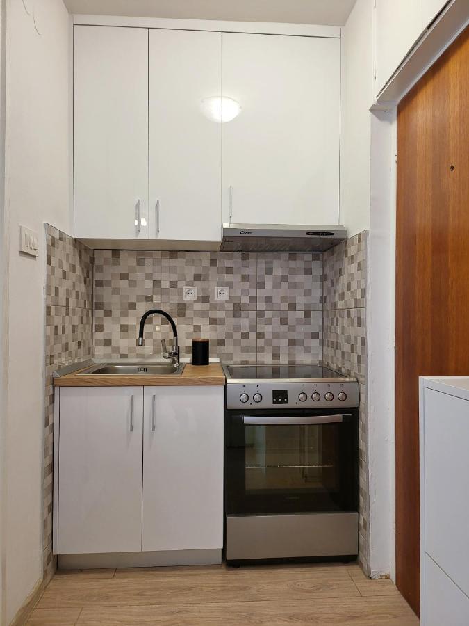 Mali Apartman U Centru Makarska Esterno foto